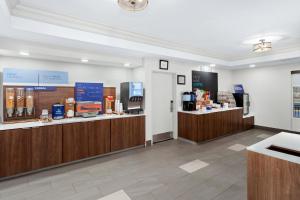 holiday inn express hotel and suites chicago algonquin by ihg