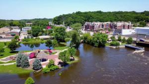 holiday inn express hotel and suites chicago algonquin by ihg
