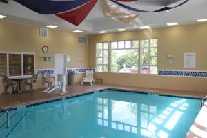 holiday inn express hotel and suites chicago algonquin by ihg