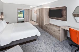 holiday inn express hotel and suites chicago algonquin by ihg