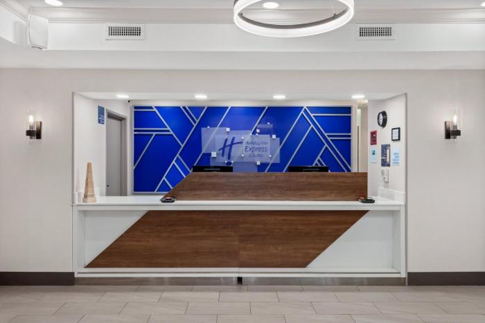 holiday inn express hotel and suites chicago algonquin by ihg