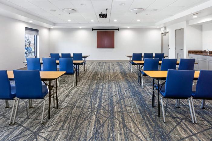 holiday inn express hotel and suites chicago algonquin by ihg