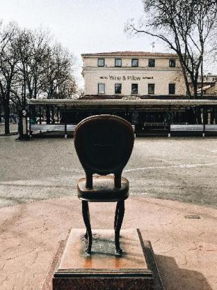 wine and pillow hotel by frapolli