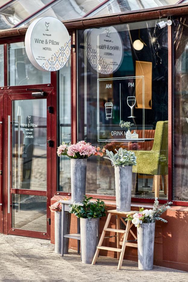 wine and pillow hotel by frapolli