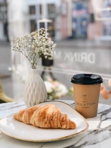 wine and pillow hotel by frapolli