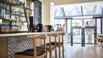 wine and pillow hotel by frapolli