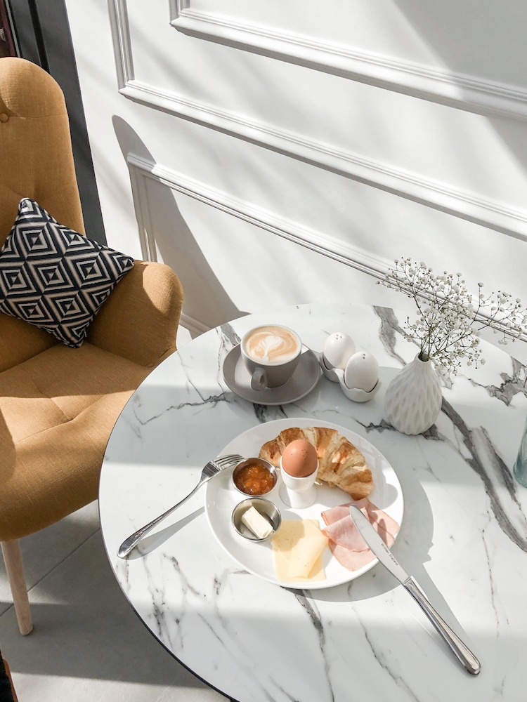 wine and pillow hotel by frapolli