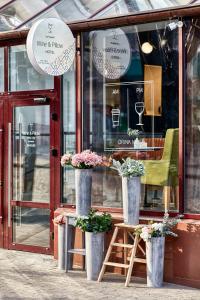 wine and pillow hotel by frapolli