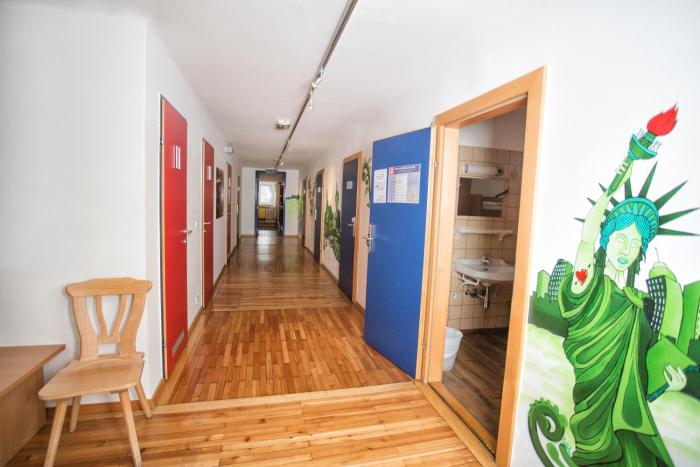yoho international youth hostel