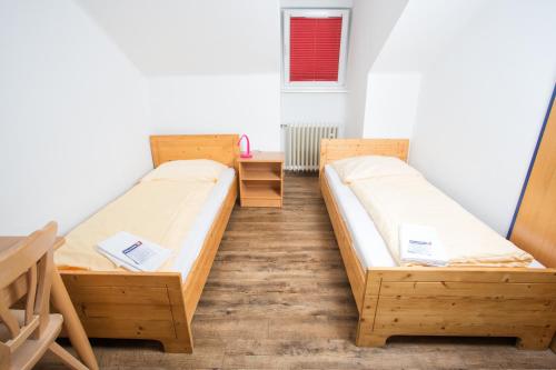yoho international youth hostel