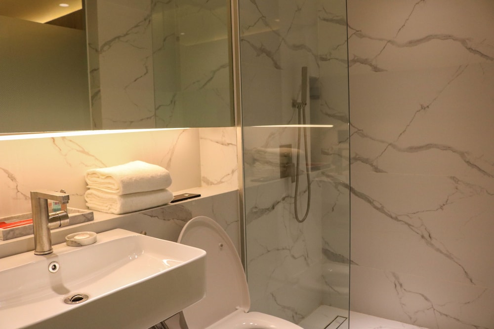 red hotel cubao quezon city