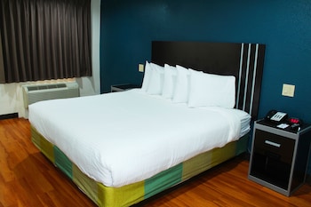 stay express inn dallas fairpark downtown adults only