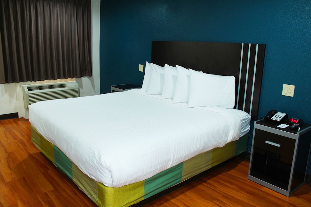 stay express inn dallas fairpark downtown adults only