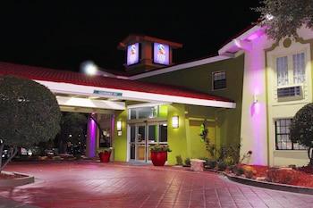 stay express inn dallas fairpark downtown adults only