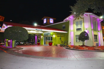 stay express inn dallas fairpark downtown adults only