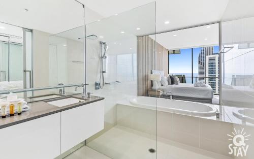 circle on cavill q stay