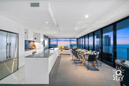 circle on cavill q stay