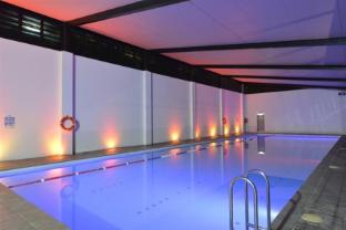 circle on cavill q stay