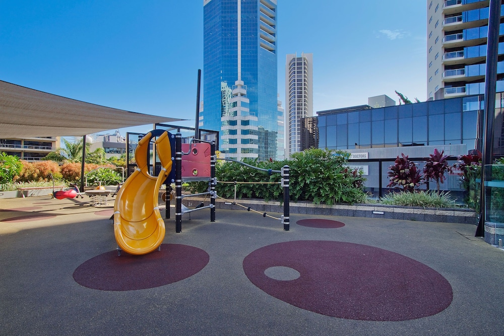 circle on cavill q stay