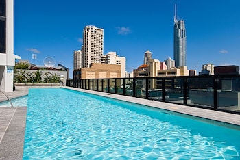 circle on cavill q stay