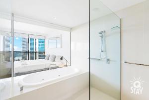 circle on cavill q stay