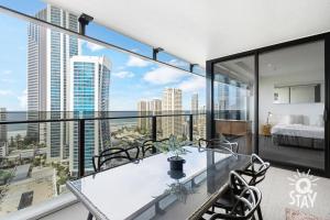 circle on cavill q stay