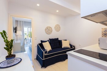 georgioupolis plaza suites