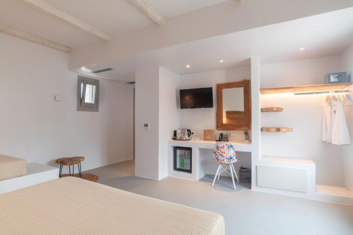paros comfy suites