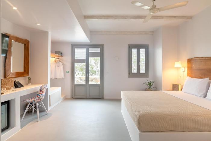 paros comfy suites