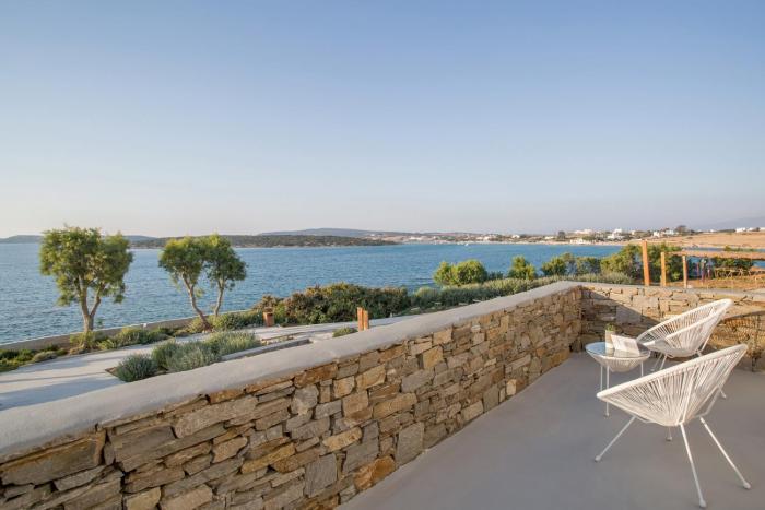 paros comfy suites