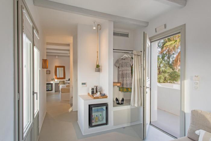 paros comfy suites