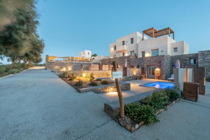 paros comfy suites