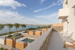 paros comfy suites