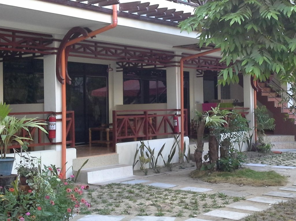 st vincent cottages dee and timmy side