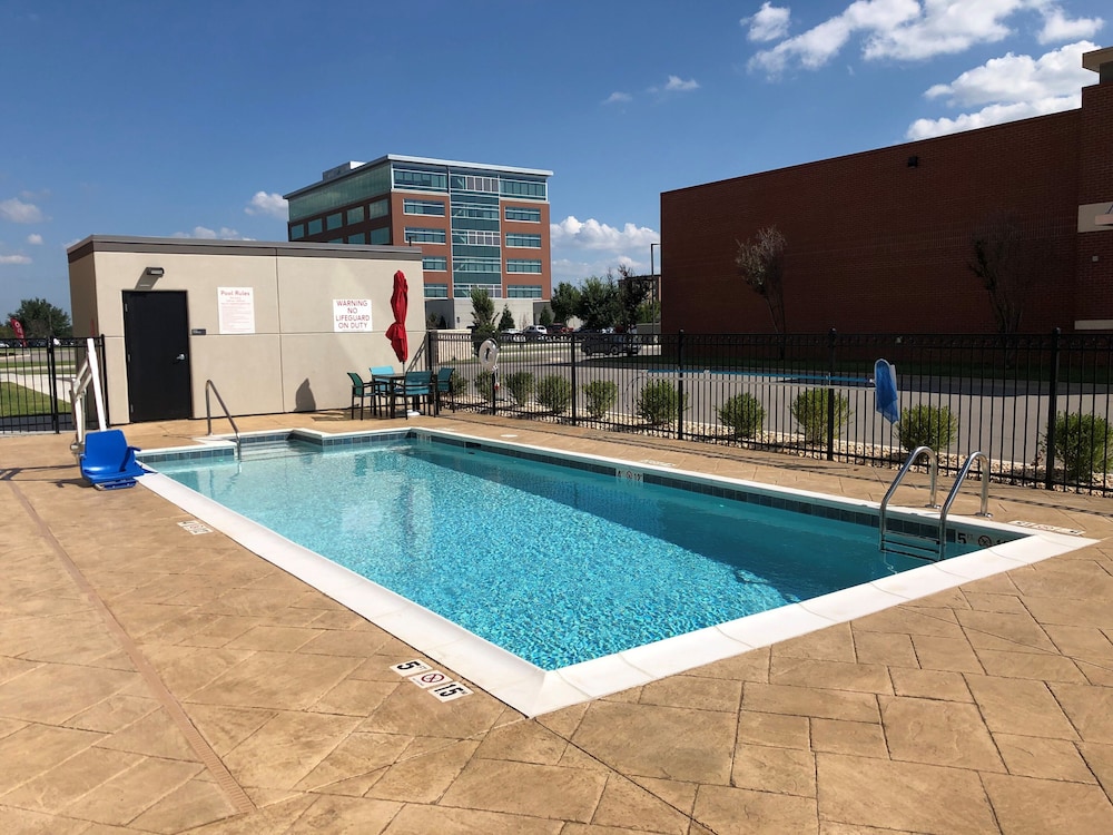 avid hotel tulsa south medical district