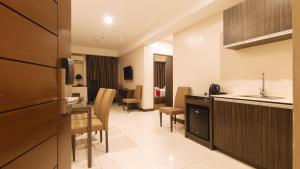 reddoorz premium west avenue quezon city