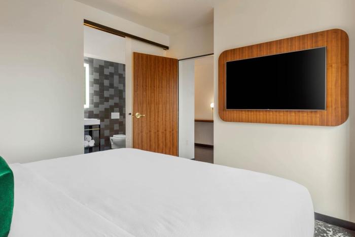 cambria hotels boston downtown seaport