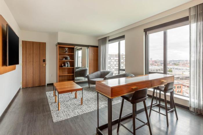 cambria hotels boston downtown seaport