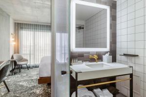 cambria hotels boston downtown seaport