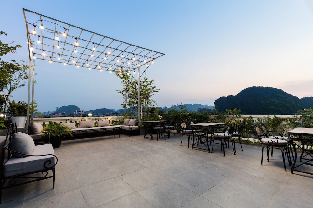 liberty hall tam coc villa