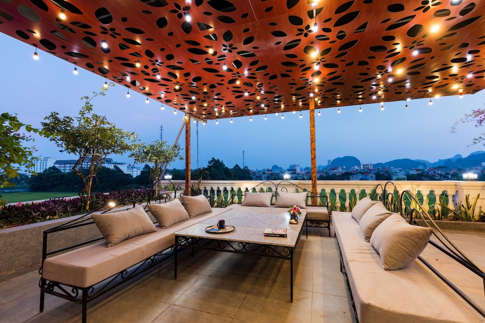 liberty hall tam coc villa
