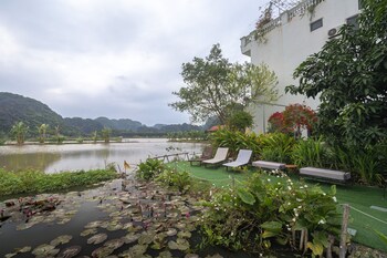 liberty hall tam coc villa