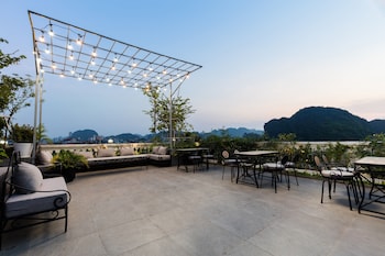 liberty hall tam coc villa