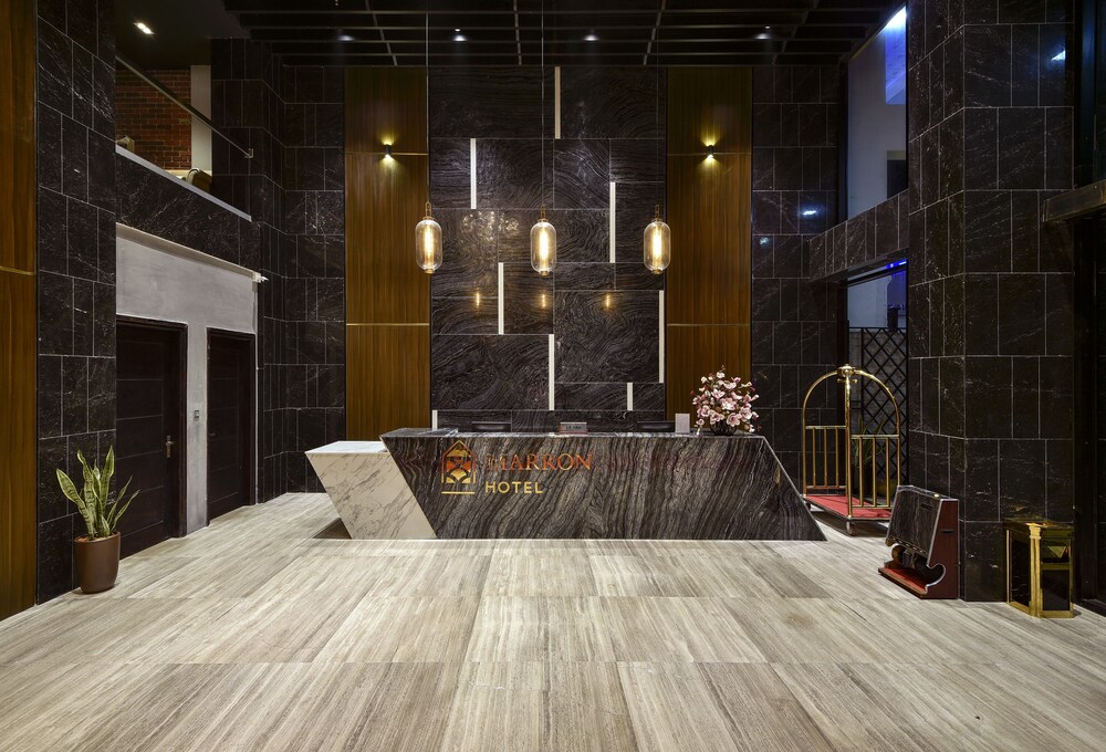the marron hotel