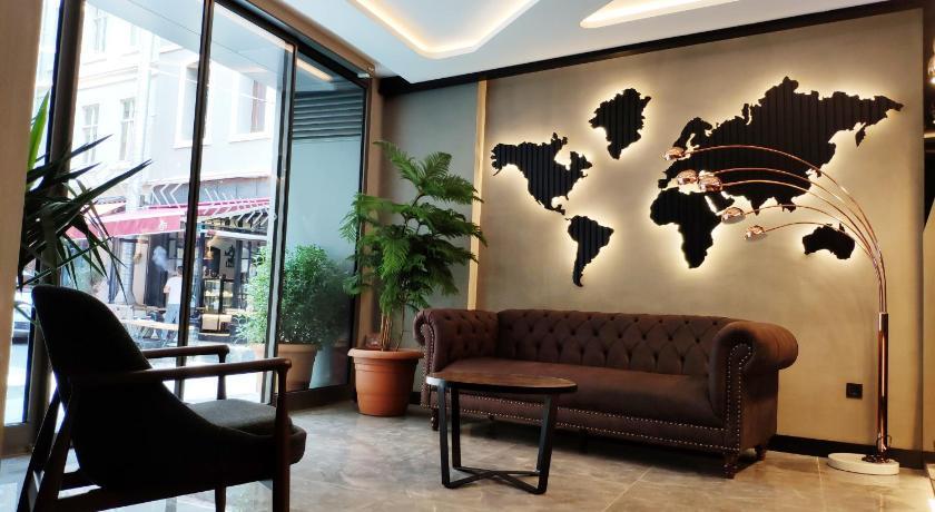 triada hotel karakoy