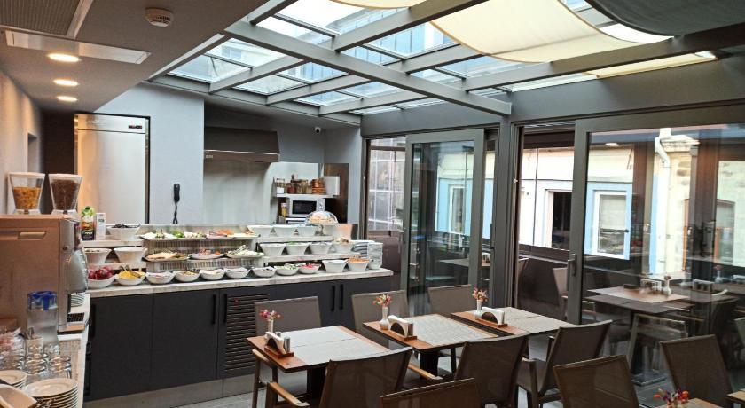 triada hotel karakoy