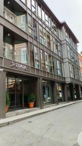 triada hotel karakoy