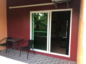 duckling resort and bar