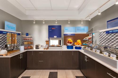 holiday inn express hotel and suites denver airport by ihg