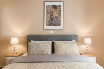 nicholas point apartments and rooms